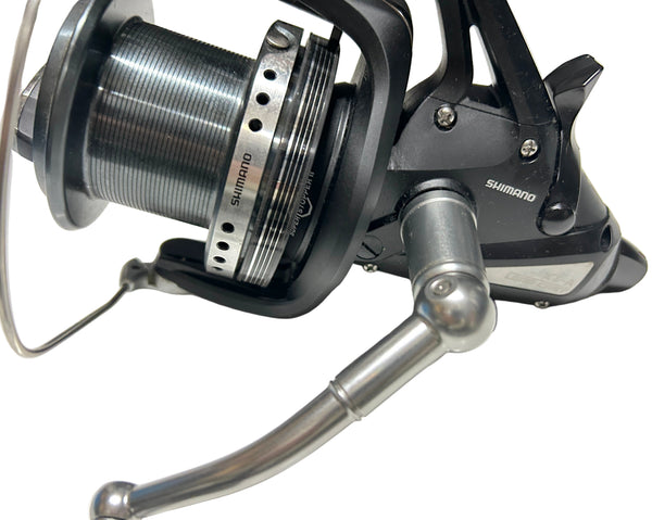 shimano baitrunner big pit reels The 4000 and 6000 sizes are perfect for floating an unweighted pillie or squid bait down a berley trail for snapper Shimano Baitrunner XT-B LC Reel