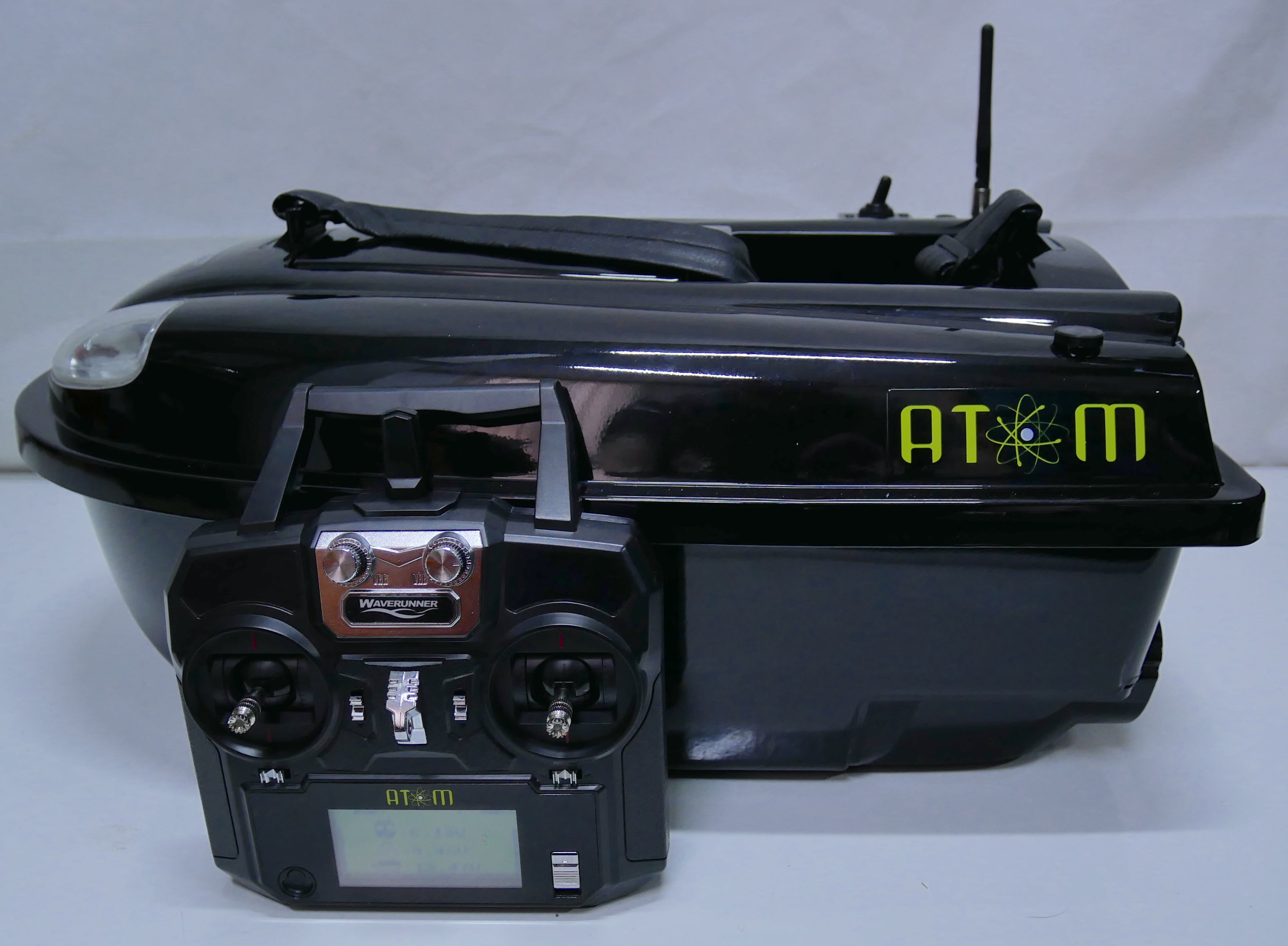 Waverunner Atom 5.8Ghz Bait Boat + Deluxe Bag + Solar Panel