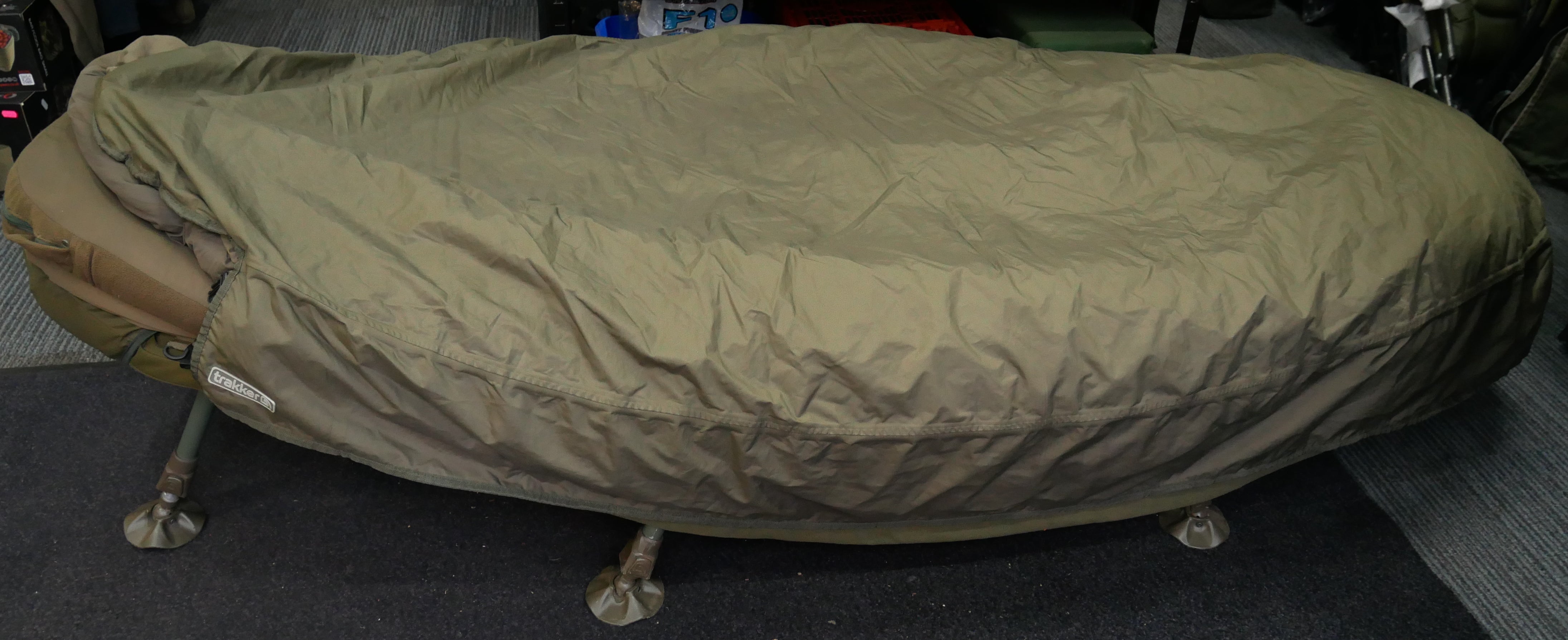 Trakker Levelite Oval Bed System Bedchair + Pillow + Aquatexx Deluxe Cover