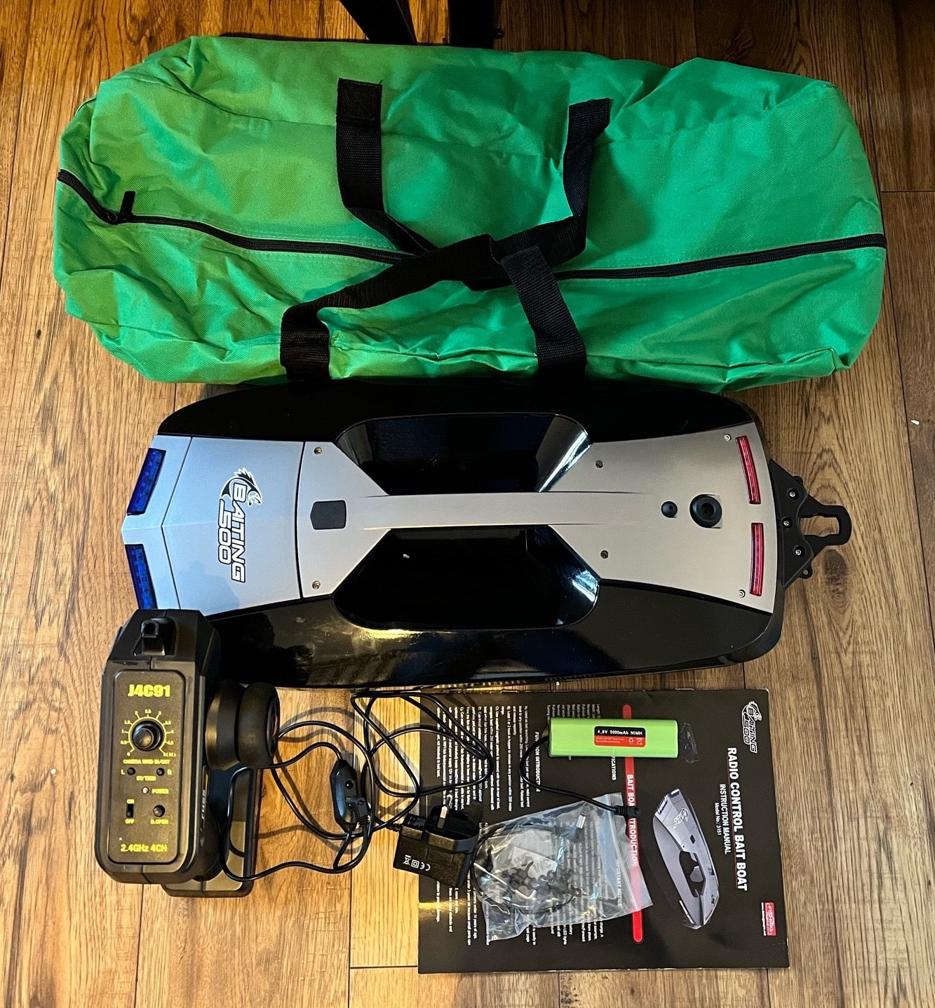 Baiting 500 2.4GHz Bait Boat *Ex-Display*