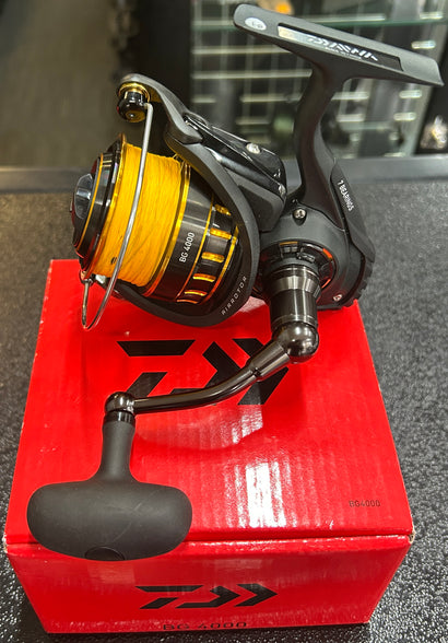 Daiwa BG 4000 Spinning Reel + Varivas 8 Strand 23lb Braid *Ex-Display*