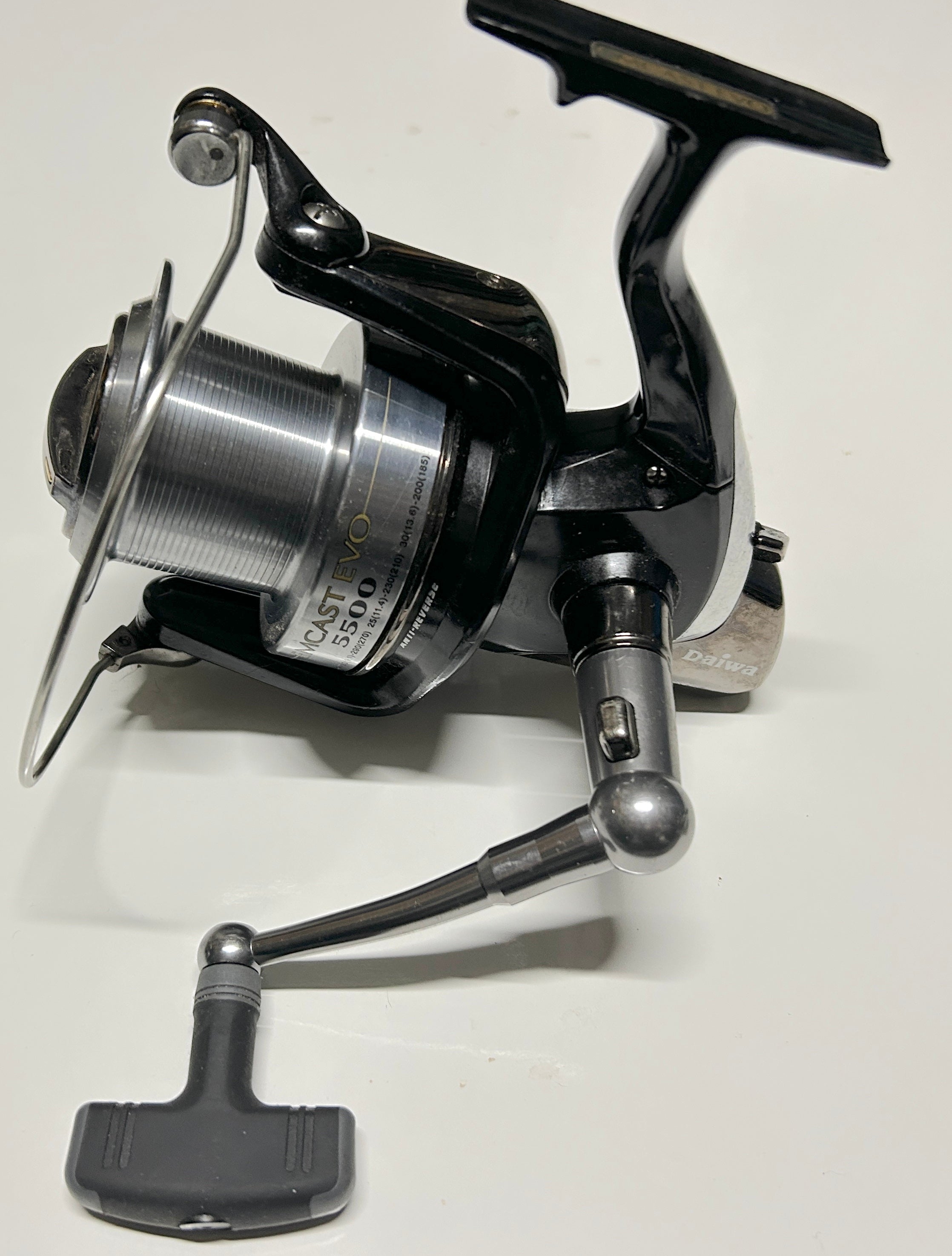 daiwa emcast advanced 5500 big pit reels Silver 5500A GO Outdoors A 5.2 to 1 Gear Ratio shades the reel toward pulling power. Shimano vs Daiwa Carp Reels