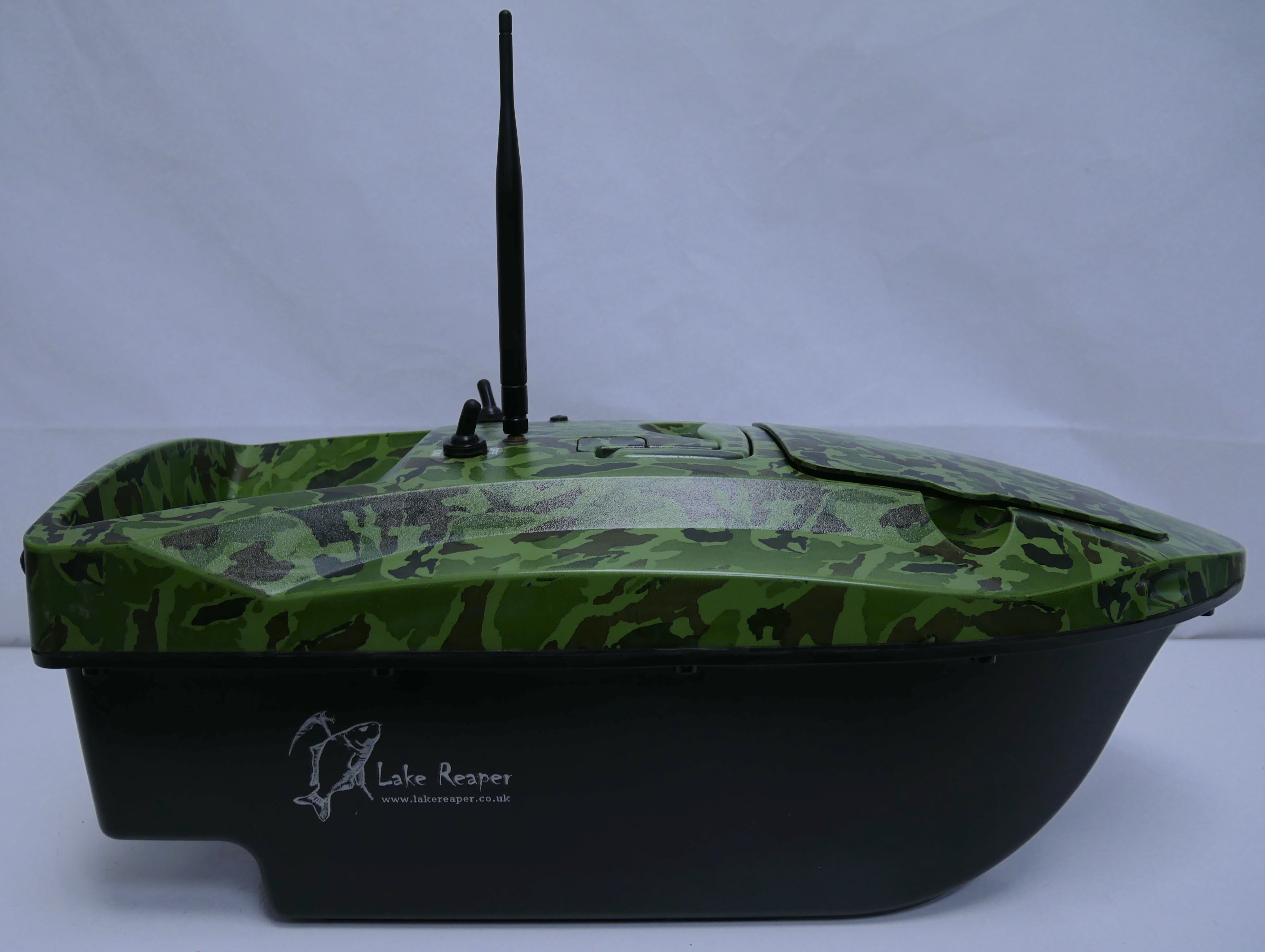 Lake Reaper Bait Boat with Fish Finder Camouflage Now With The Latest  Telemetry Handset